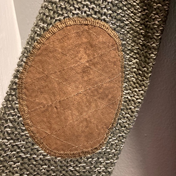 Design Lab Sweater Beautiful Like New - Picture 7 of 8